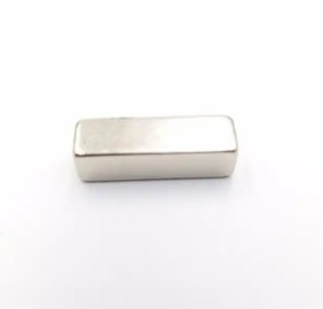 Zn طلاء Neodymium Bar مغناطيس N45 للآلات الكهربائية / السيارات