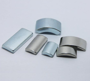 Zn طلاء قوس ندفيب مغناطيس N35-N52 ISO14001 مغناطيس على شكل مخصص