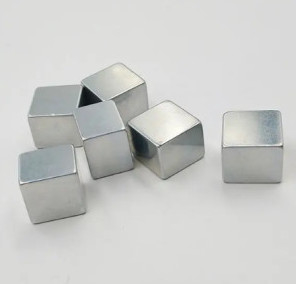 ندفيب Rare Earth Metal مغناطيس N35-N52 كتلة مغناطيسية قوية لمكبرات الصوت / أجهزة الاستقبال